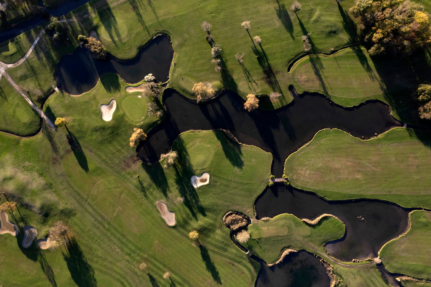 aerial-photograph-of-part-of-a-golf-course-2023-11-27-05-08-00-utc - Fuentes Moving